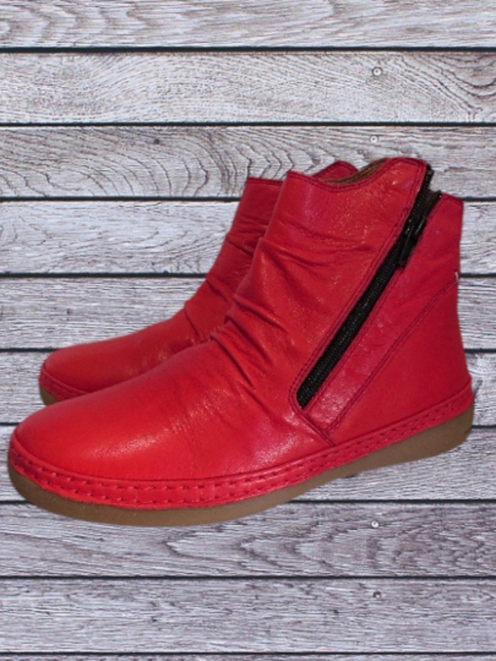 NIB  Retail $130 Kunitz Red Leather Londerry Short Boots Size 38 ( 7)